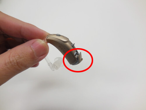 電源は、電池を入れた状態で、しっかりと蓋を閉めるとON、開くとOFFになる。