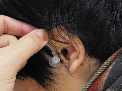 初めに耳の裏に掛けてしまった方が楽