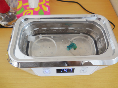 洗剤を入れているため、泡立ってきます