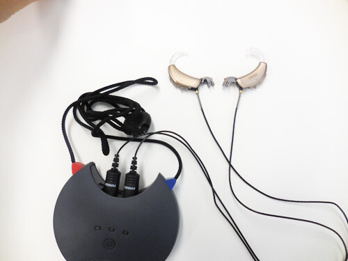 補聴器は、パソコンにつないで調整を行う。こちらは、その機器になる。