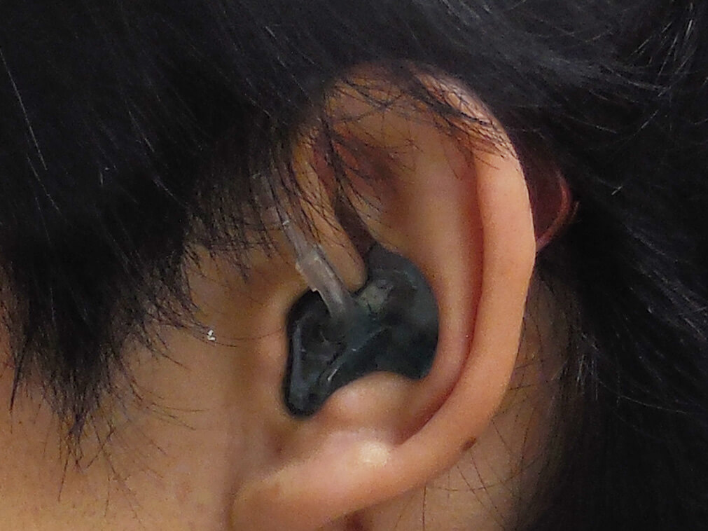 使用している補聴器の右側