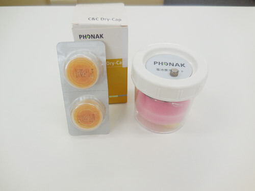 乾燥剤タイプその①、ドライカプセル。こちらは、小さい錠剤をケースに入れて使用する商品
