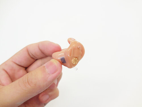 聞こえの程度が重くても耳あな形が良いという方のために作られた補聴器。