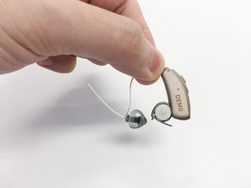 補聴器は、基本的に電池を入れる部分があり、そこが電源のON、OFFになっていることが多いです。