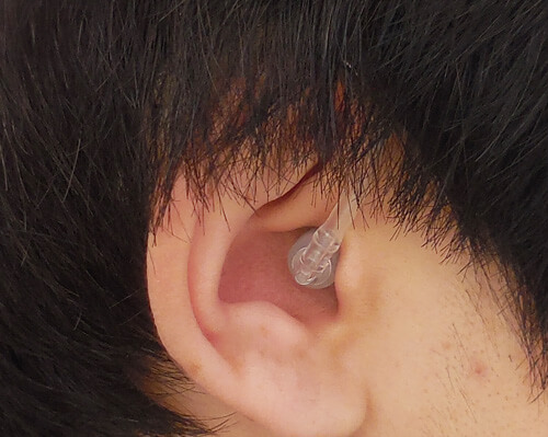 ハウリングの主な原因は、しっかり耳に装用できていないことによるものです。