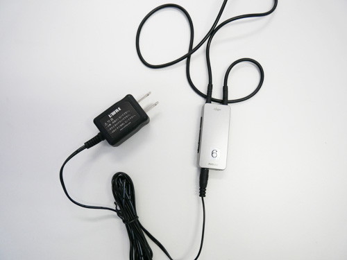充電に関しては、付属されているコンセントを差し込み、充電します。